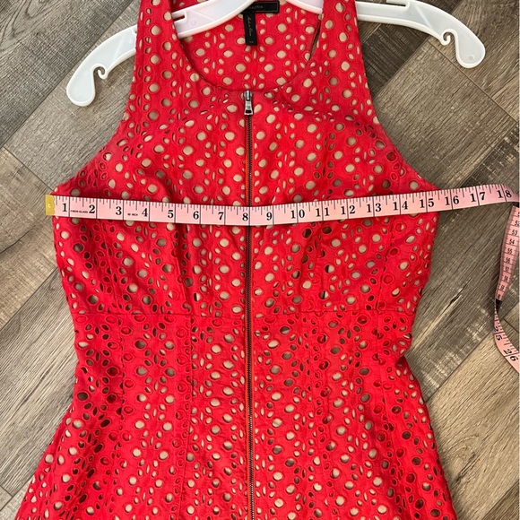BCBGMaxAzria Gulianna Red Lipstick Eyelet Zipper Front Dress size 6 EUC - Picture 4 of 9